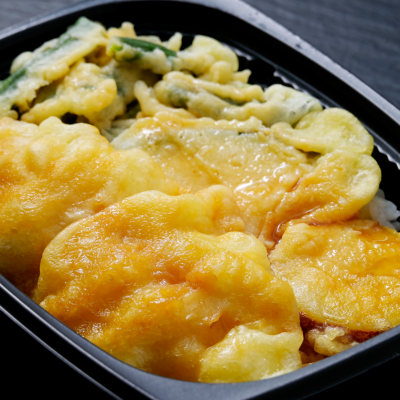 レンジで簡単！3種野菜とエビの天丼